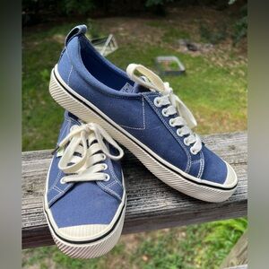 Cariuma OCA Low Stripe Shadow Blue Contrast Thread Size 9.5 Women’s Barely Worn!